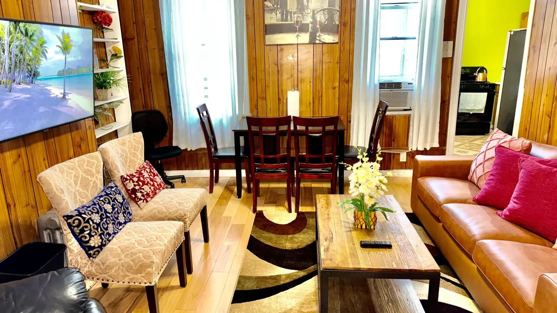Two Stops To Manhattan, 3 Bedroom Apt In Lic location