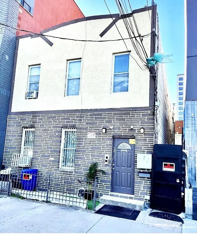 Two Stops To Manhattan, 3 Bedroom Apt In Lic New York Apartment